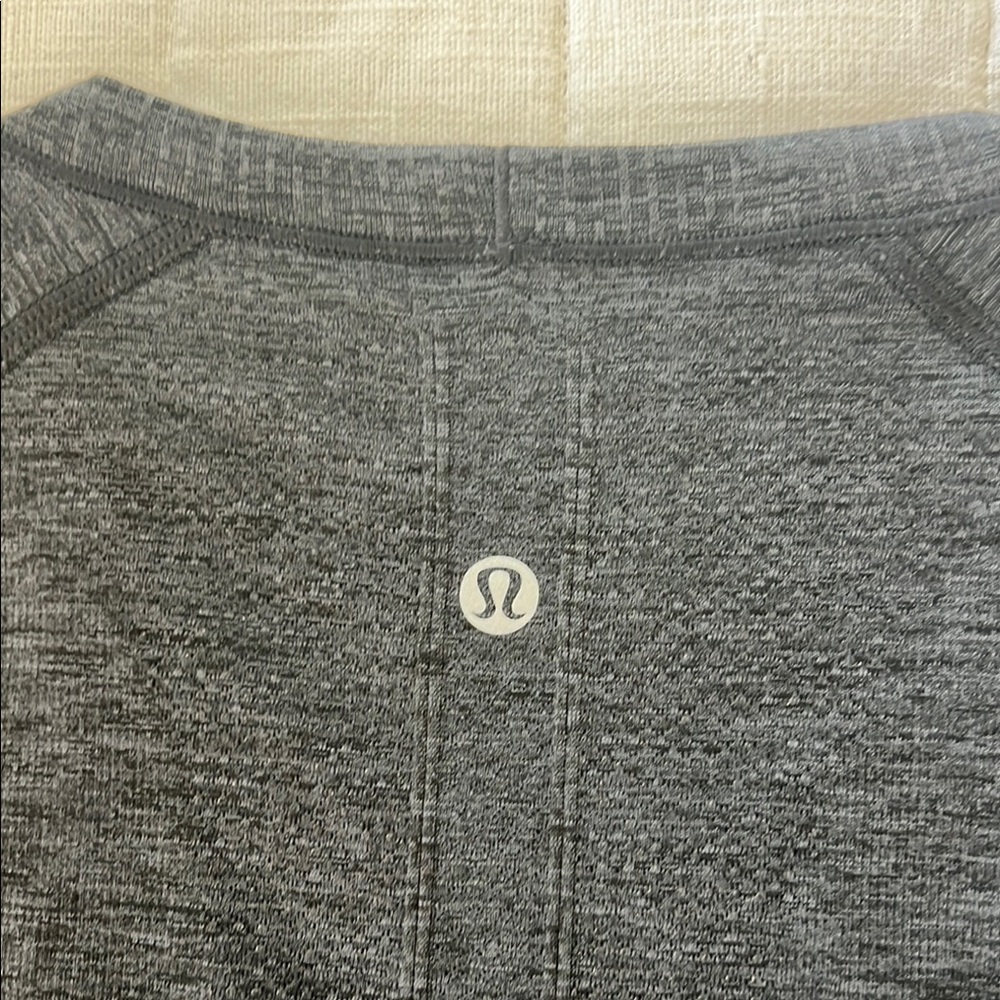 Women's Gray Short Sleeve Top athletic Lululemon
